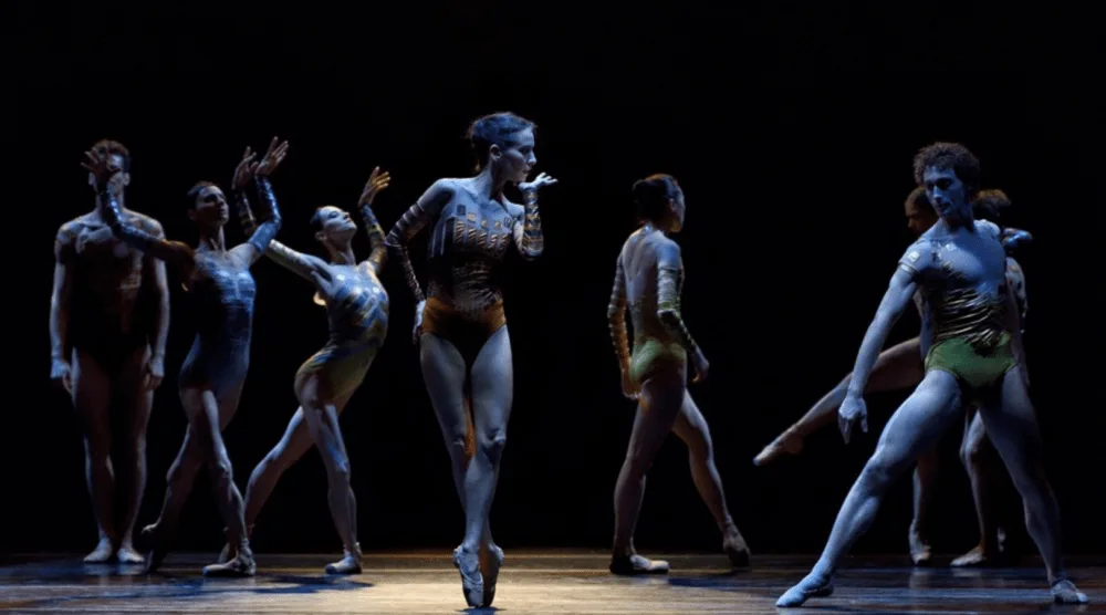 An image from a performance of 'Encount3rs' - three new ballet scores and choreographies commissioned by Alexander Shelley and the NAC Orchestra